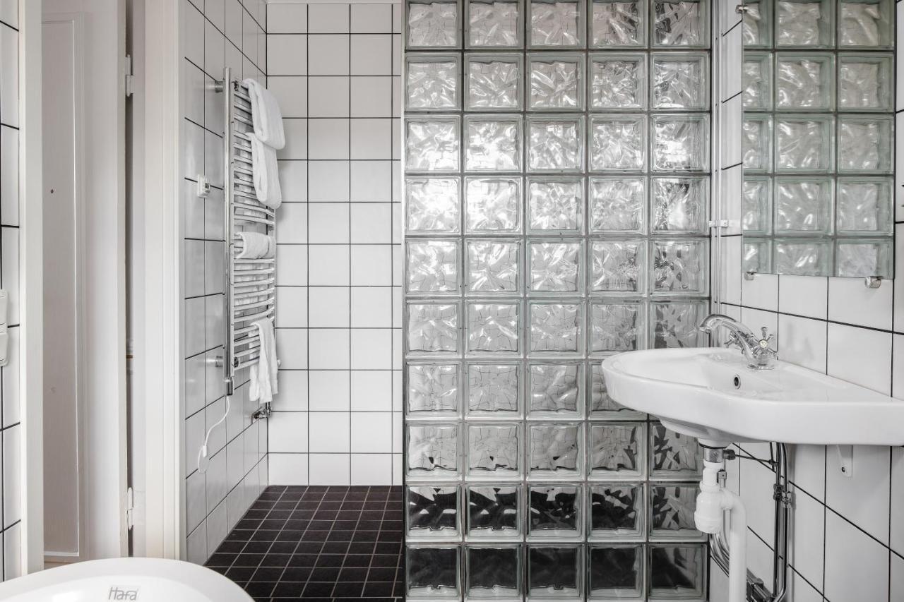 Hotel Gyllene Uttern Gränna Екстериор снимка
