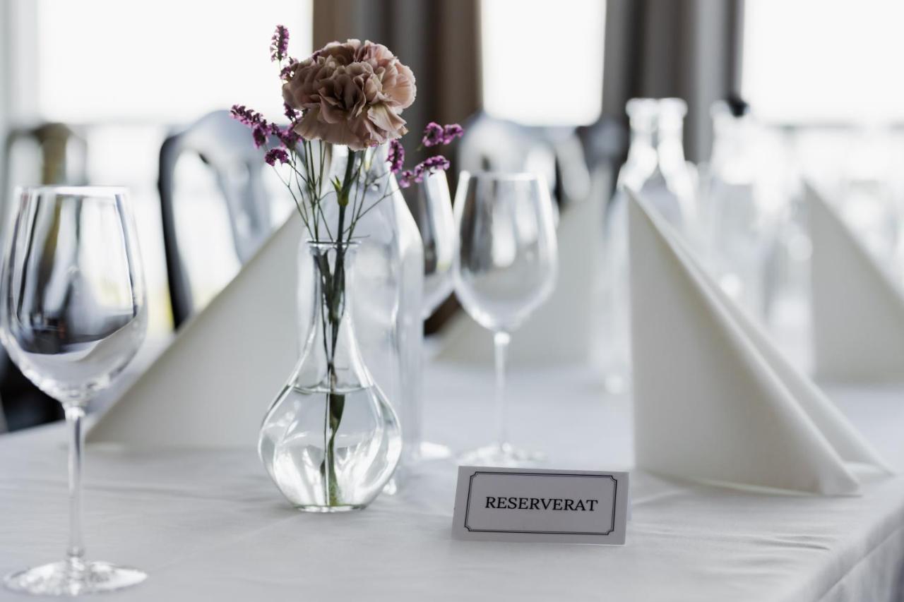 Hotel Gyllene Uttern Gränna Екстериор снимка