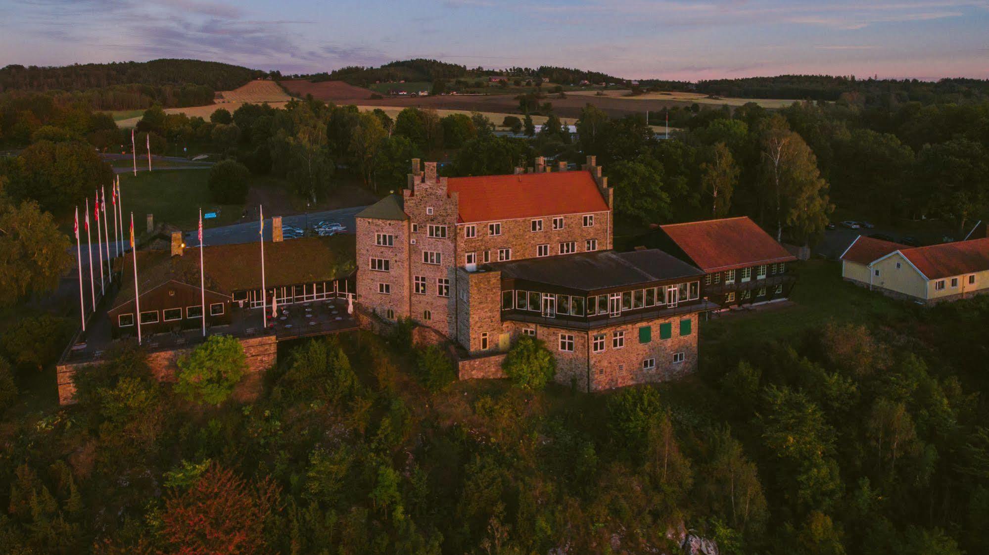 Hotel Gyllene Uttern Gränna Екстериор снимка